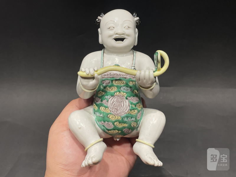 清康熙 素三彩童子持如意摆件 - 图2